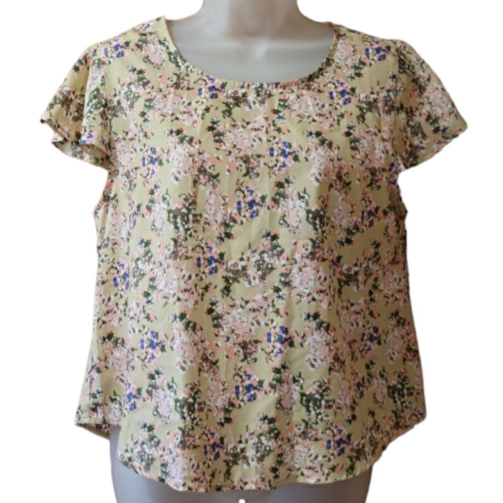 Elodie Floral Feminine Delicate Bow Key Hole Top Large